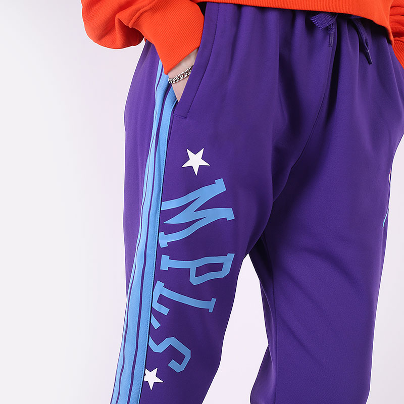 женские фиолетовые брюки Nike Los Angeles Lakers Courtside NBA Fleece Pant DB2162-504 - цена, описание, фото 2